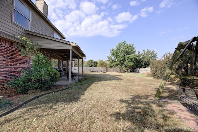 view of yard featuring a patio