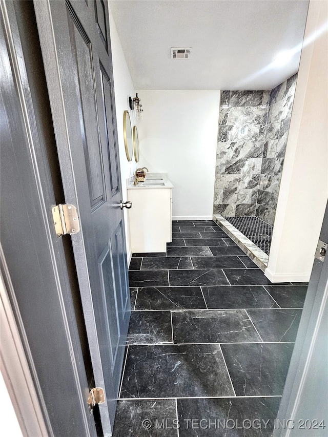 2532 N Martin Luther King Jr Blvd, Tulsa, OK 74106 - full bath featuring tiled shower, baseboards, and vanity