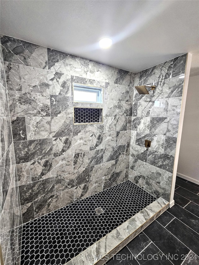 2532 N Martin Luther King Jr Blvd, Tulsa, OK 74106 - bathroom with a tile shower and baseboards