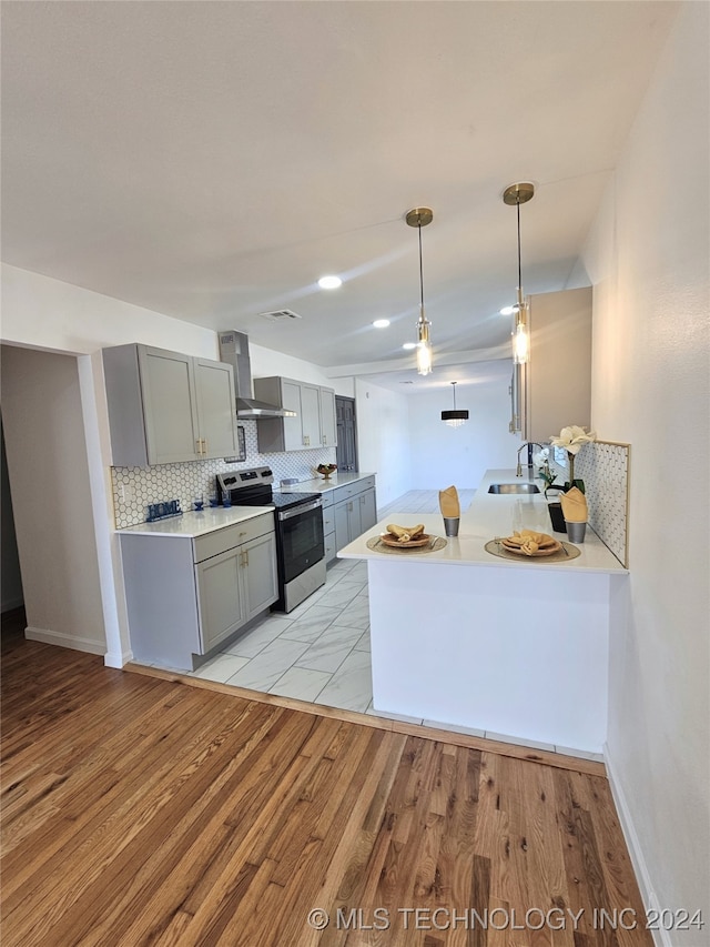 2532 N Martin Luther King Jr Blvd, Tulsa, OK 74106 - kitchen with stainless steel electric stove, gray cabinetry, a sink, light countertops, and decorative backsplash