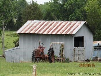 view of outbuilding