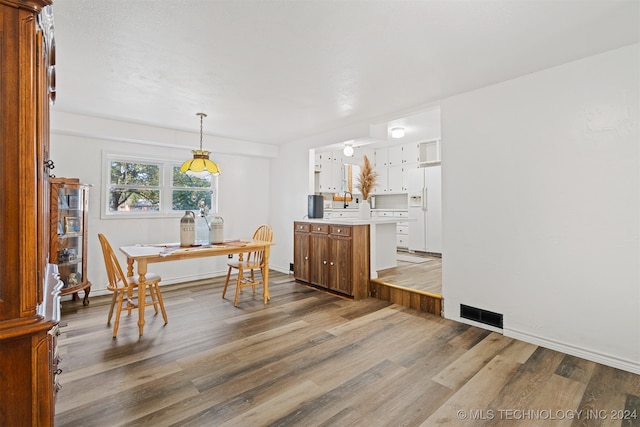 dining room with light hardwood / wood-style flooring and sink