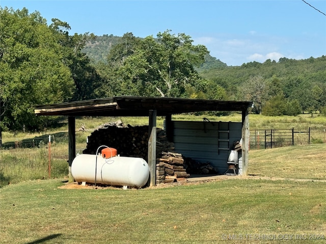 view of outdoor structure with a yard