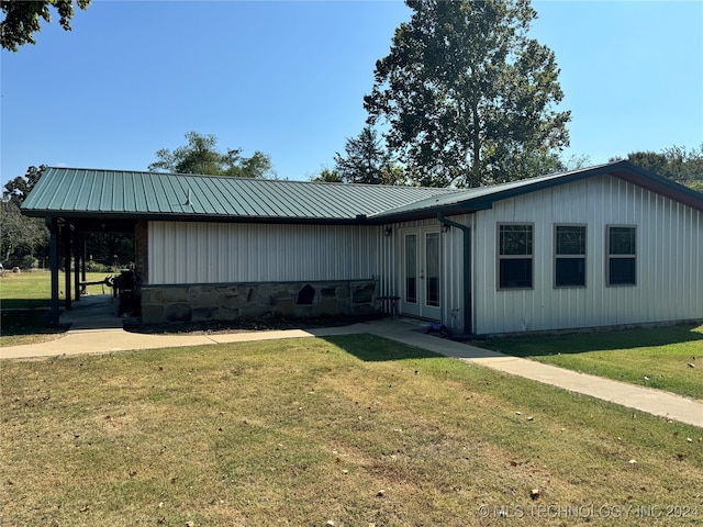 view of front of house featuring a front yard