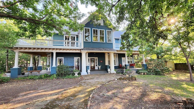 view of front of house featuring covered porch