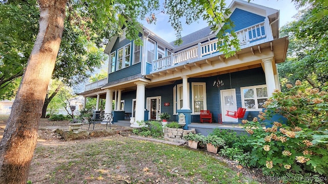 view of front of property featuring a porch