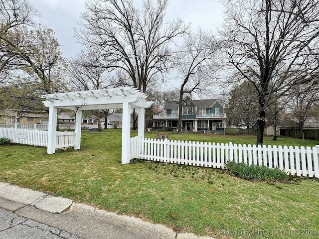 view of yard featuring a pergola