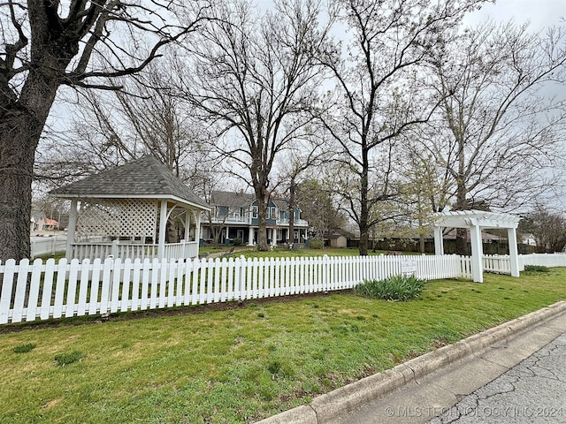 view of yard with a pergola