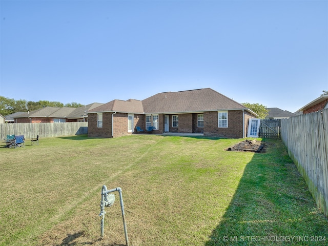 exterior space featuring a front yard