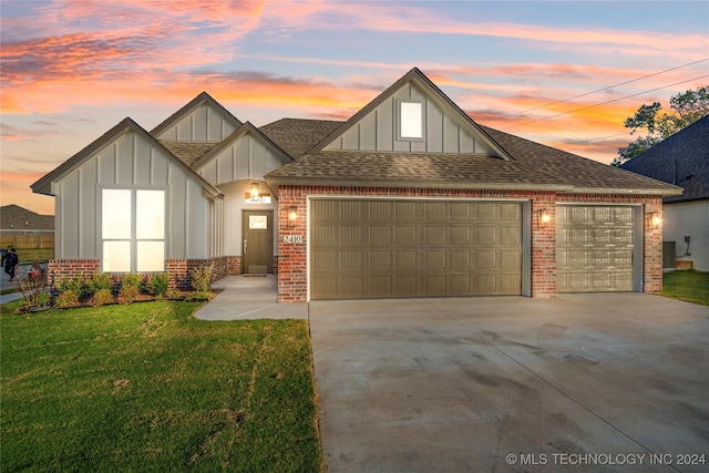 view of front of home featuring a yard and a garage