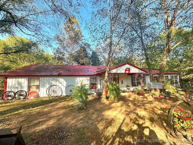 view of front of property with a front lawn