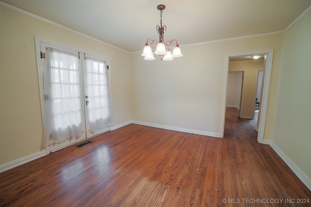 unfurnished room featuring dark wood-type flooring, ornamental molding, and a chandelier