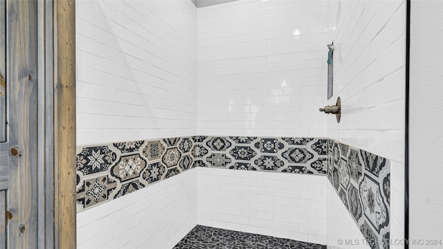6126 Kings Rd, Ardmore, OK 73401 - full bath with tiled shower