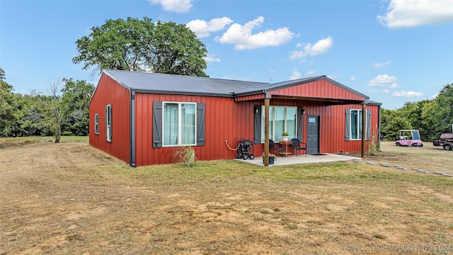 6126 Kings Rd, Ardmore, OK 73401 - view of front of house with a patio area, a front yard, and metal roof