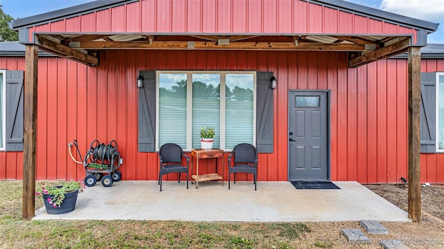 6126 Kings Rd, Ardmore, OK 73401 - doorway to property with a patio
