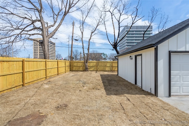 view of yard with an outdoor structure and a garage