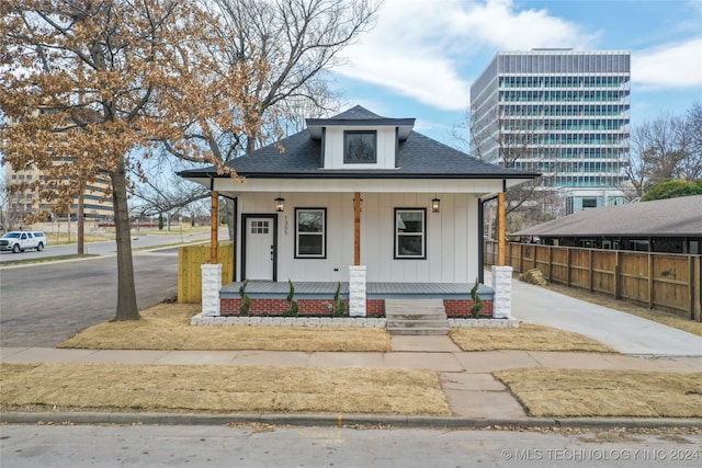 view of front facade with covered porch