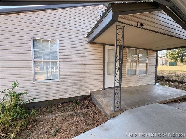 property entrance featuring a patio