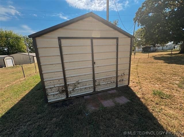 view of outdoor structure featuring a yard