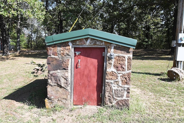 view of outbuilding with a lawn