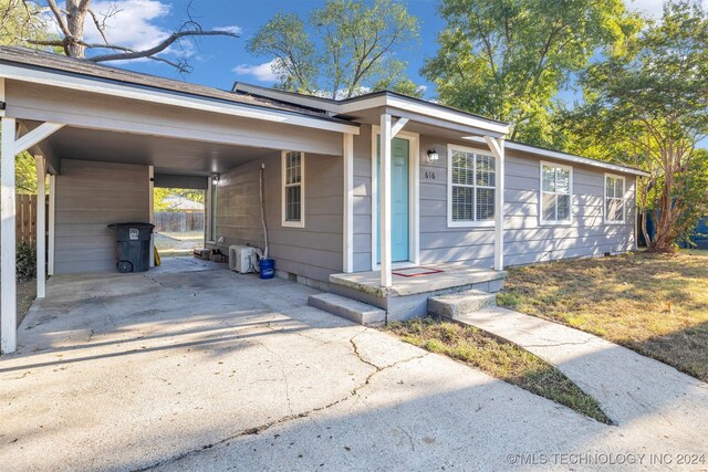 ranch-style house with a carport