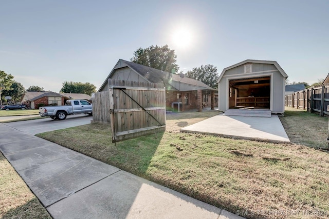 view of outbuilding featuring a lawn