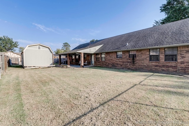 back of house featuring a yard