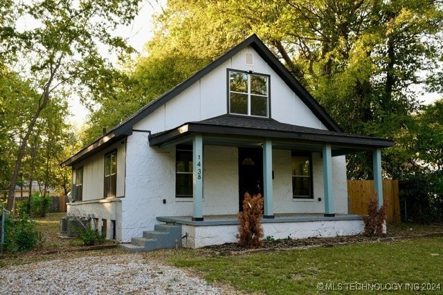 view of front facade featuring covered porch