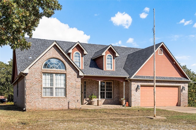 view of front of home featuring a front lawn