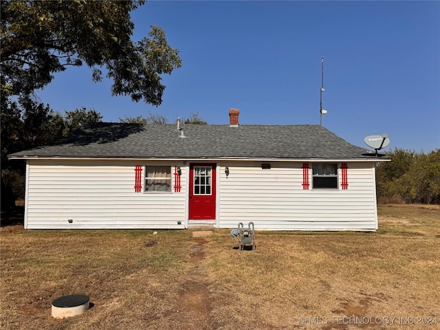 ranch-style home with a front lawn