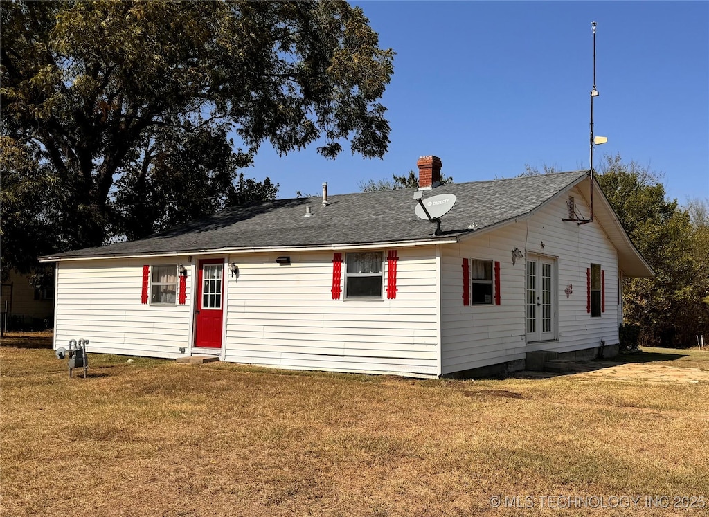 view of front of home with a front yard