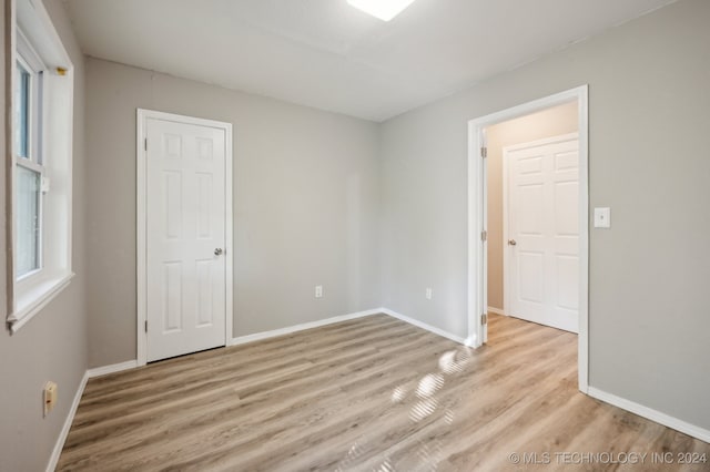 unfurnished room with light hardwood / wood-style flooring