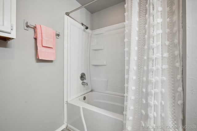 bathroom featuring shower / bath combo with shower curtain