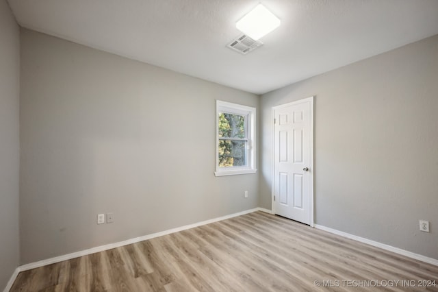 unfurnished room featuring light hardwood / wood-style floors