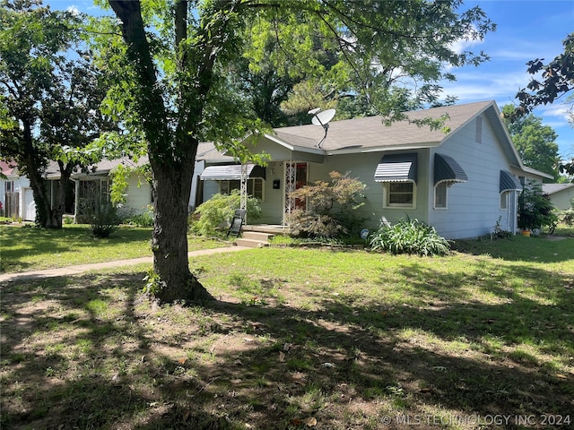 view of front of property with a front lawn