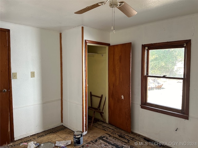 unfurnished bedroom featuring ceiling fan