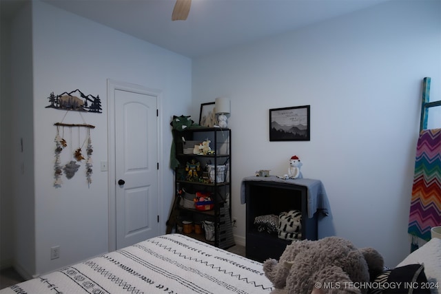 bedroom with ceiling fan