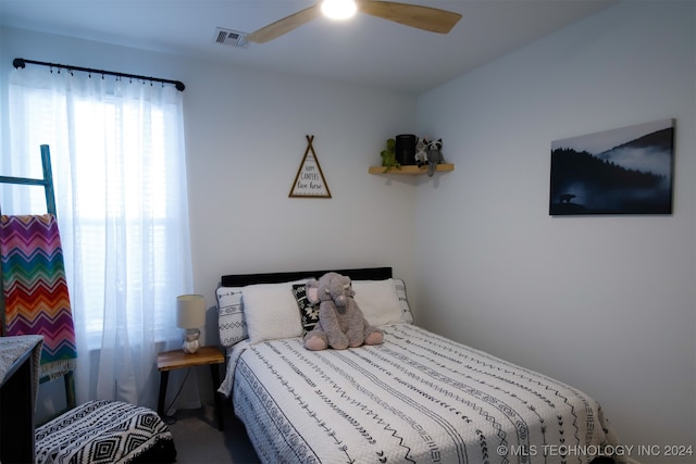 bedroom featuring ceiling fan