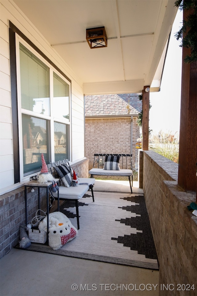 balcony featuring covered porch