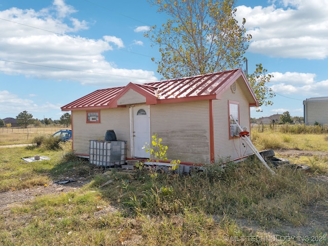 view of outbuilding