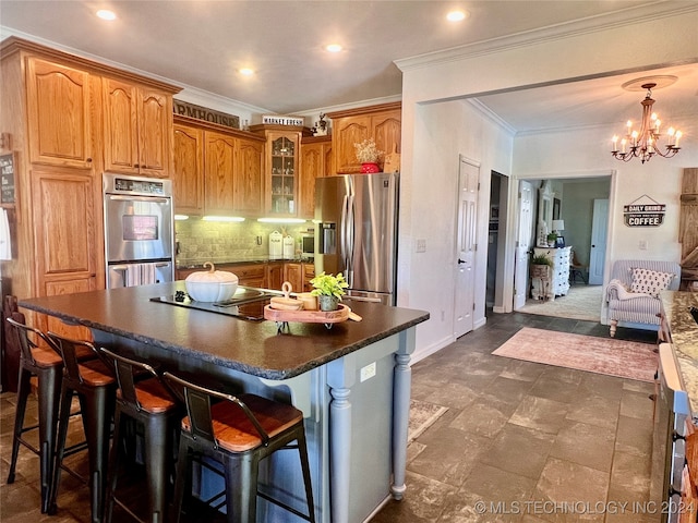 kitchen with tasteful backsplash, a notable chandelier, stainless steel appliances, ornamental molding, and a center island