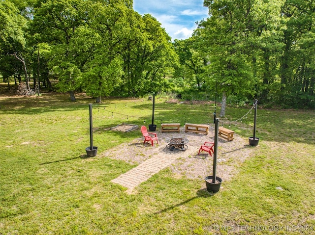 view of yard featuring an outdoor fire pit