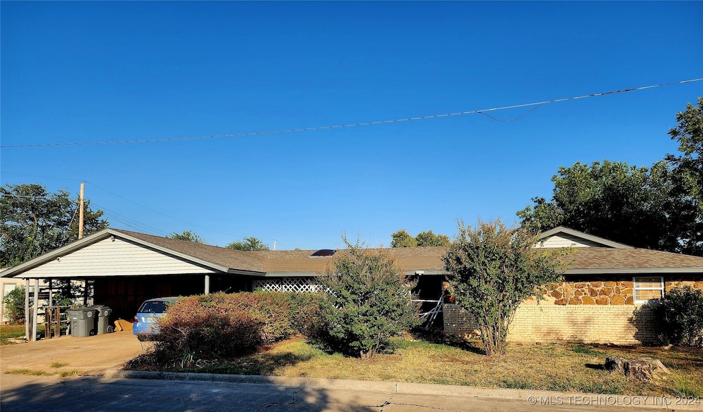 view of front of home with a carport