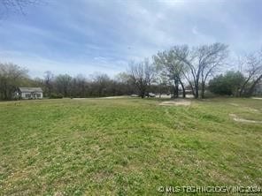 Listing photo 3 for 923 S Choctaw Ave, Bartlesville OK 74003