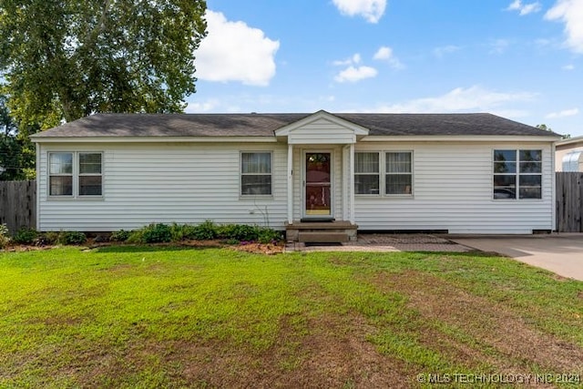 ranch-style house with a front yard