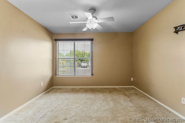 carpeted empty room featuring ceiling fan