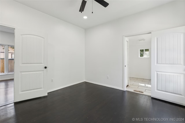 unfurnished room featuring dark hardwood / wood-style floors and ceiling fan