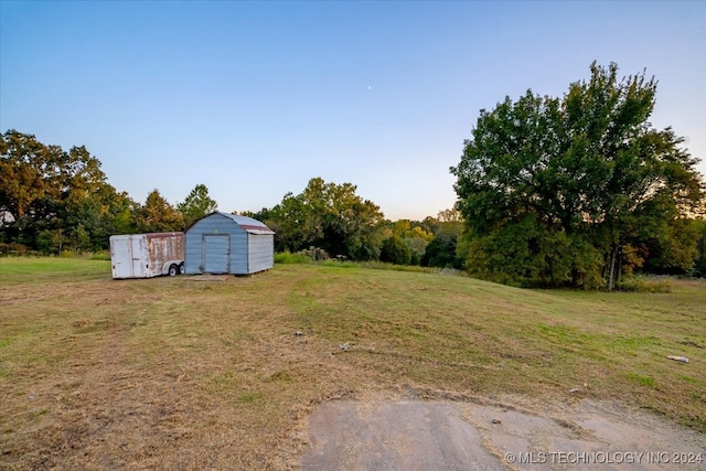 view of yard with a storage shed