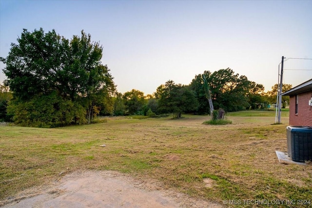 711 E Iowa, Whitefield, OK 74472 - view of yard featuring cooling unit
