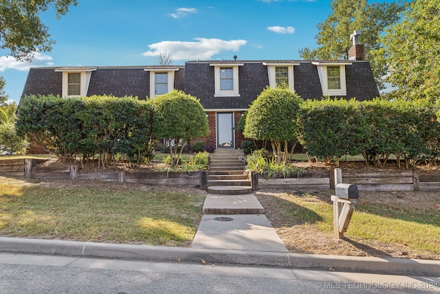 view of front of property with a front lawn